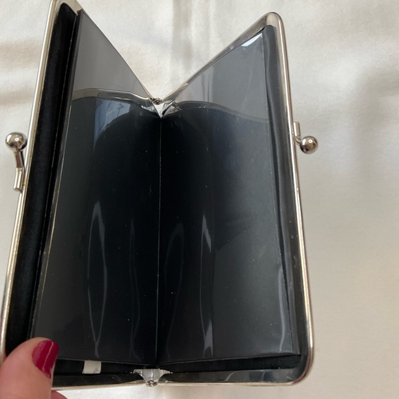 Kiss Lock 4x6 Photo Clutch Silver - Picture 4 of 9